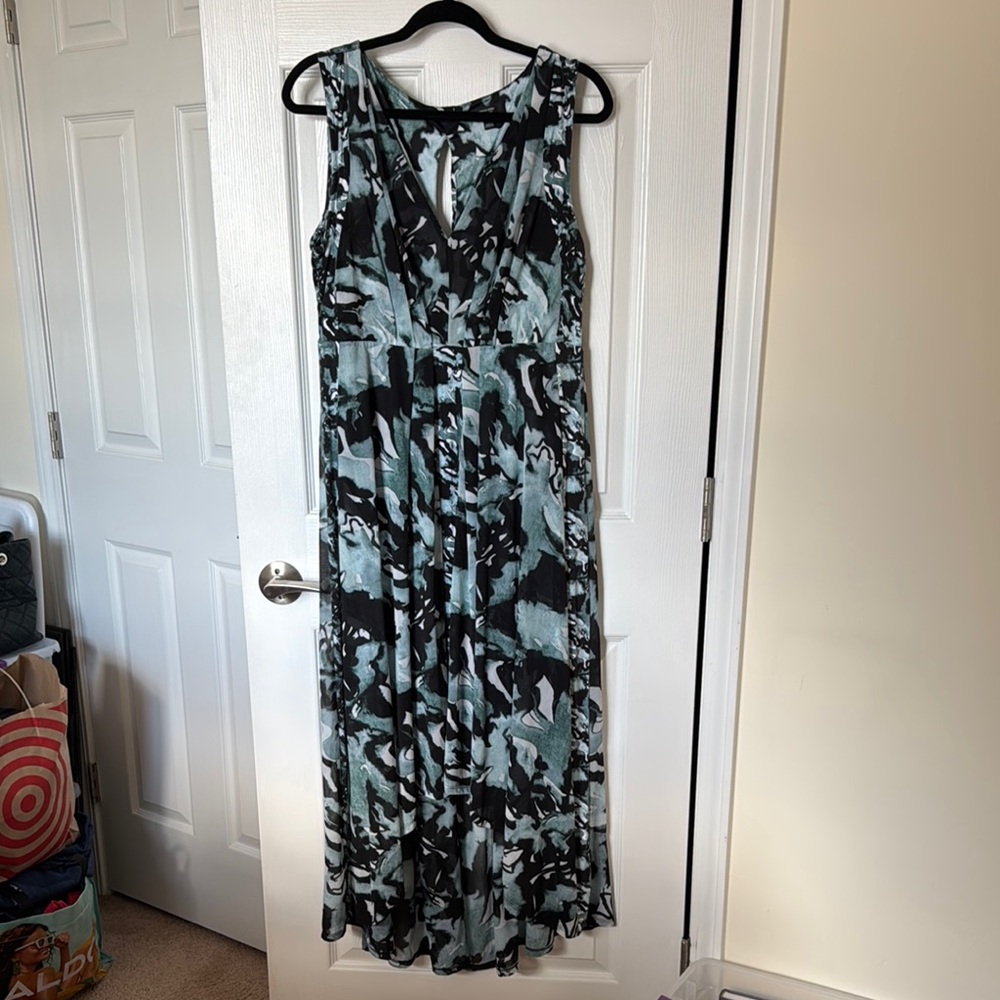 Elegant Black and Teal Sleeveless Dress